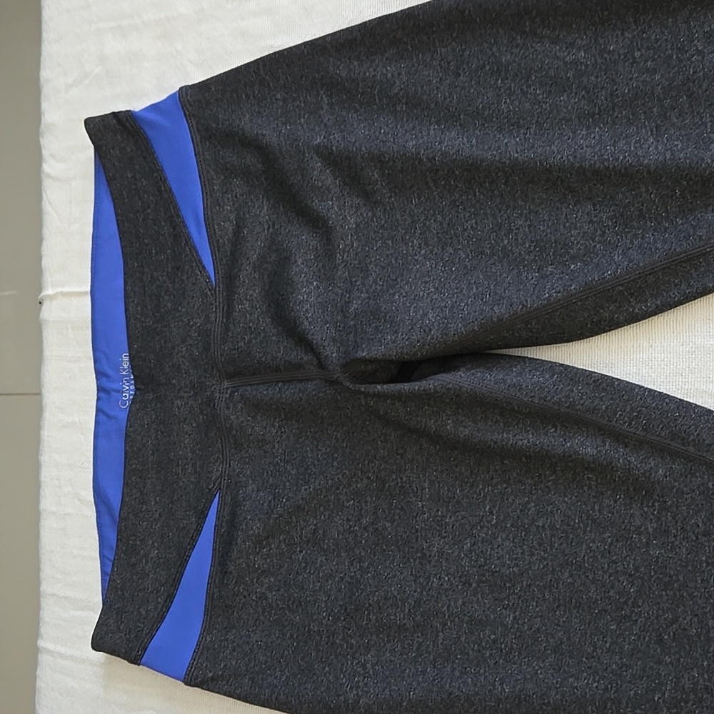 Calvin Klein Capri Size Medium Gray/Blue